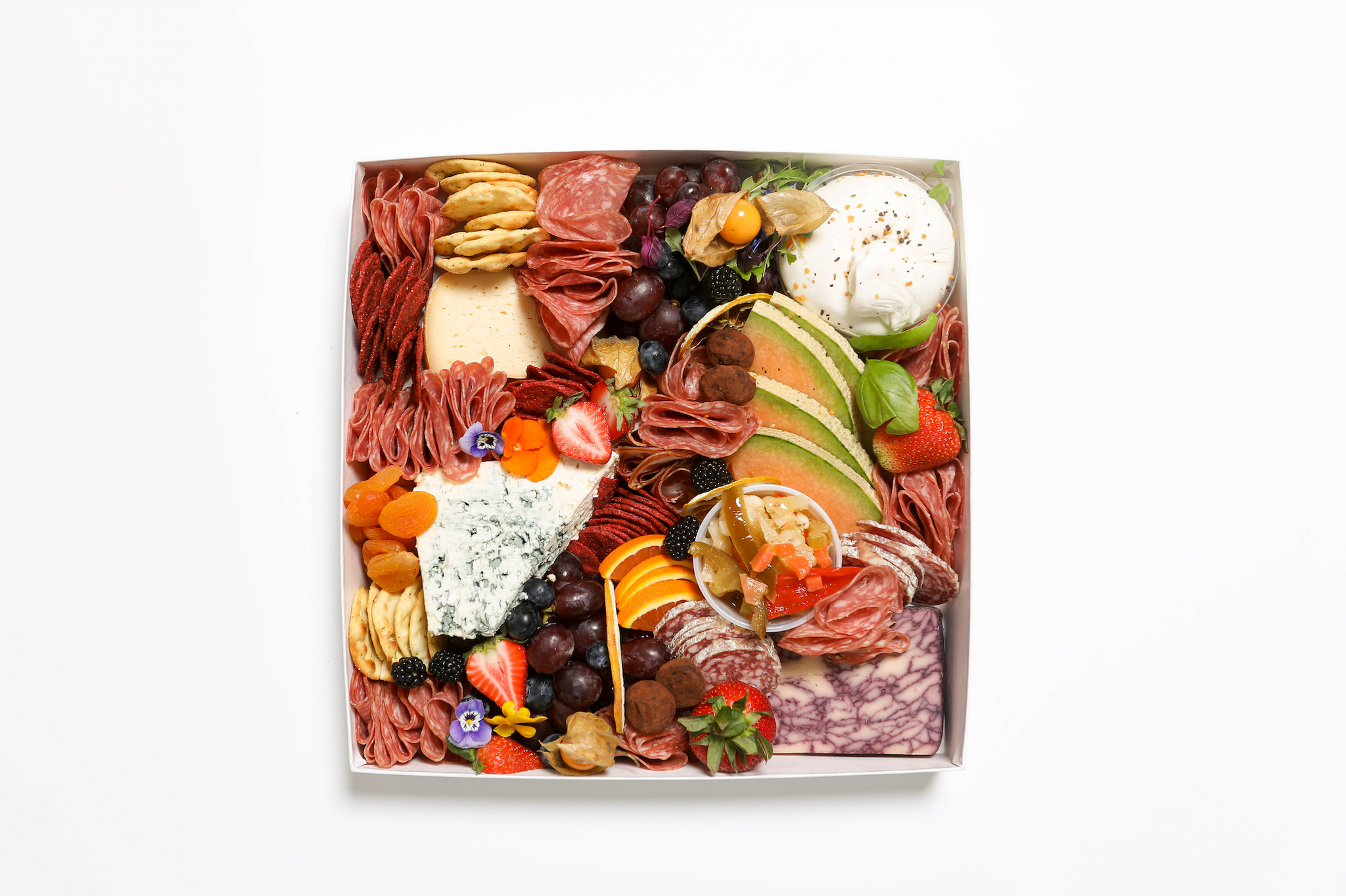 Coffret avec charcuterie, fromages, desserts, figues et conserves - 22